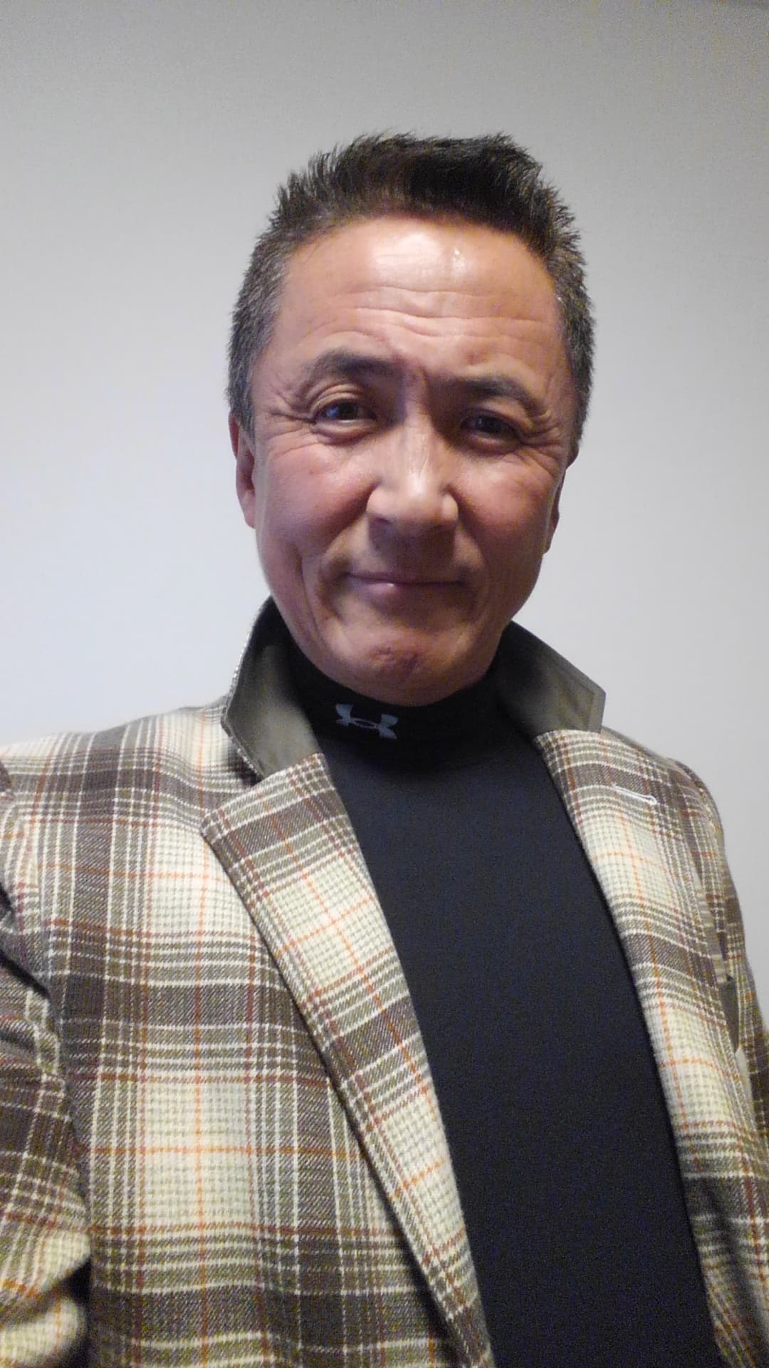 代表 岩本翔一 作業着姿